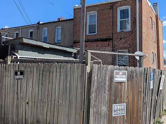 3rd image of 1600 N Pulaski St