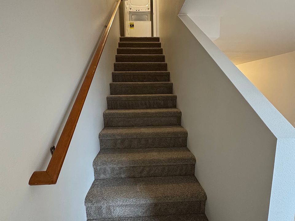 Stairs/ In-unit washer & dryer