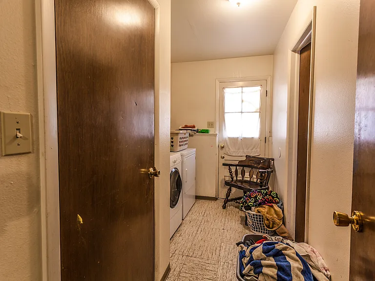 1100 Skyline Dr — Photo 25