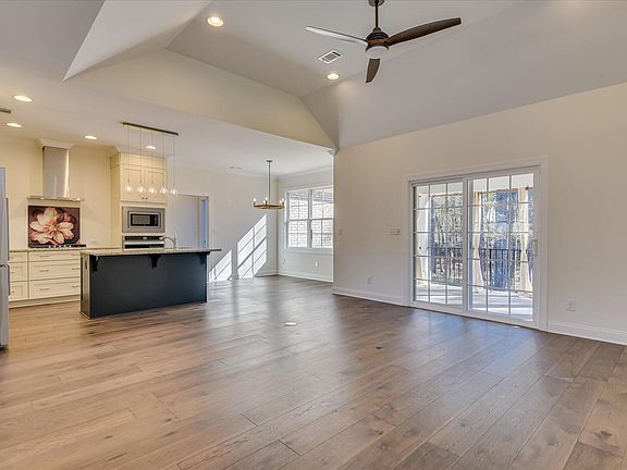 5th image of 260 Pink Dogwood Cir