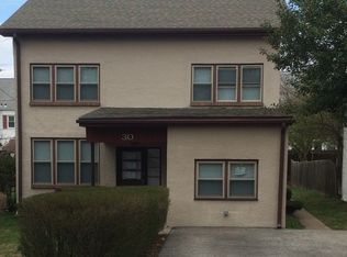 30 Wentworth Ln, Bryn Mawr, PA 19010