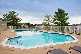 3rd image of 2127 Arbor Cir W APT 206