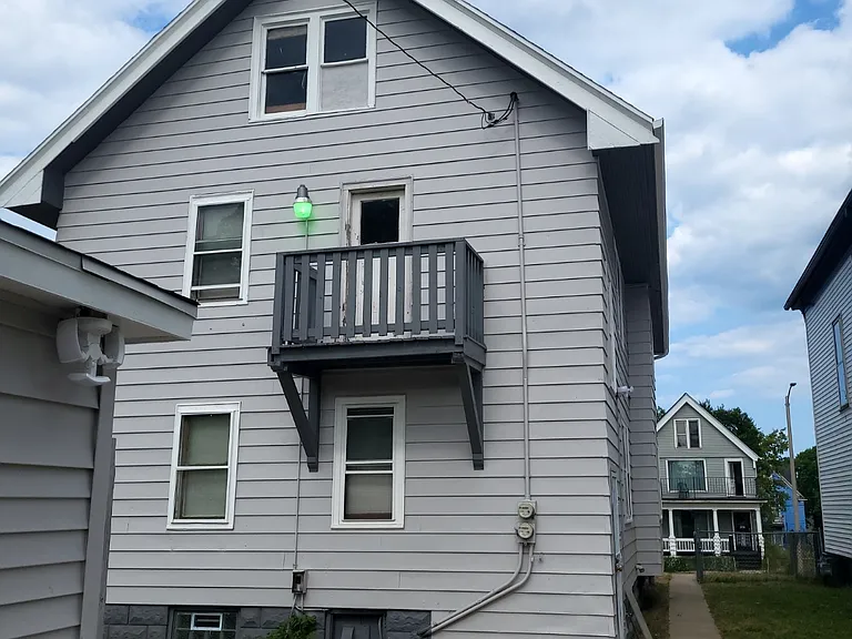 1925 N 27th St — Photo 15