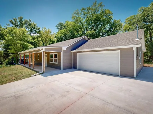 121 S Arundel St S, Emporia, KS 66801