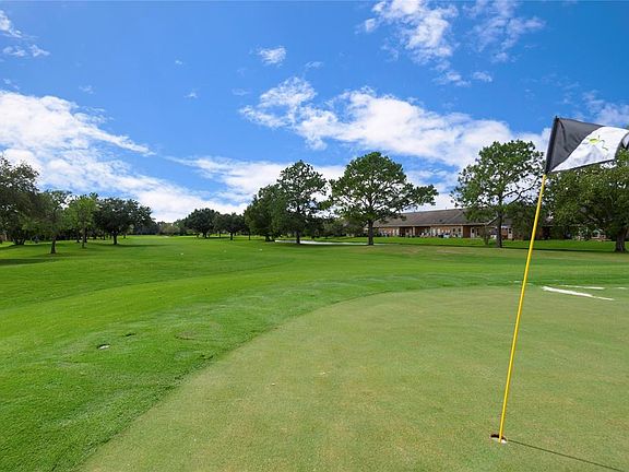 2nd image of 811 Woodfern Glen Ln