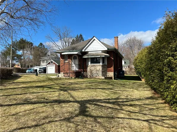 90 Osler Dr, Hamilton, ON L9H 4B5