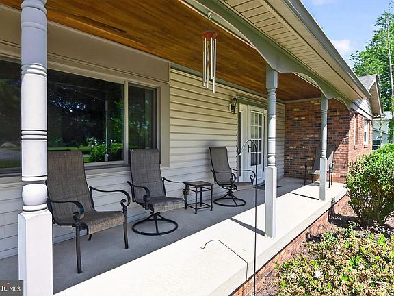 3rd image of 103 Metz Dr