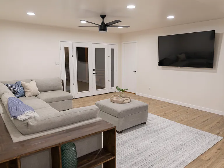 1101 Atascadero St — Photo 3