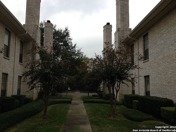 2nd image of 2611 EISENHAUER RD #1208