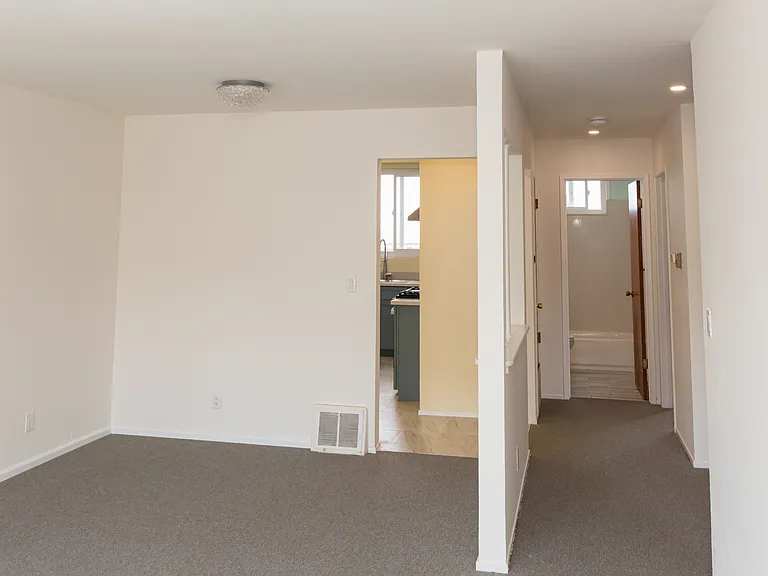 446 Niantic Ave — Photo 16
