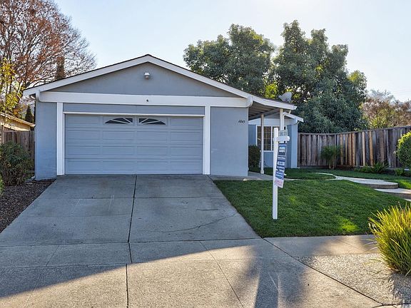 2nd image of 6849 Aintree Dr