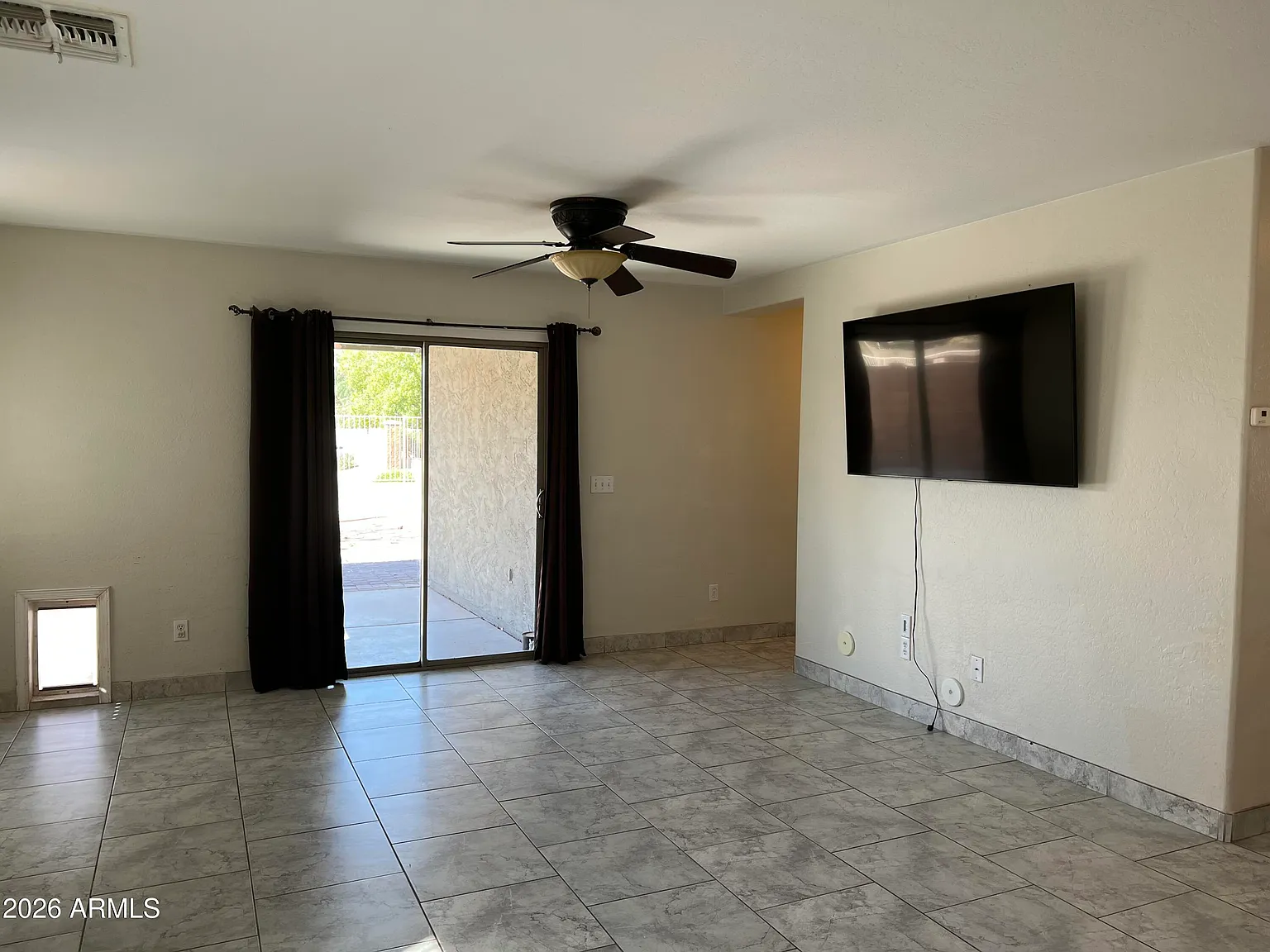 3 bed, 2.0 bath, 1274 sqft, $1,700 — Photo 2