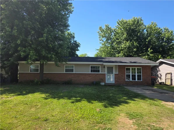 1006 E H St, Russellville, AR 72801