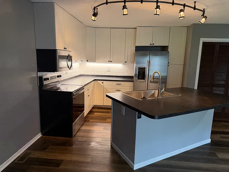 840 S Broadview Ave — Photo 6