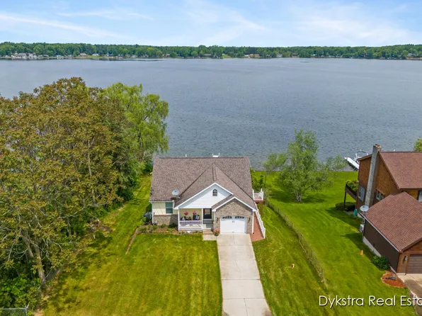 2588 W Long Lake Rd, Orleans, MI 48865