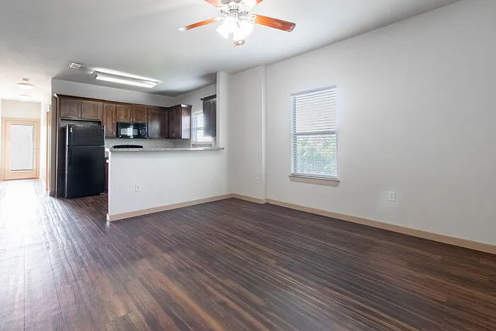 3 bed, 2.0 bath, 1100 sqft, $1,395 — Photo 3