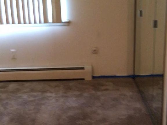 Master Bedroom (Double closets w/mirror doors)