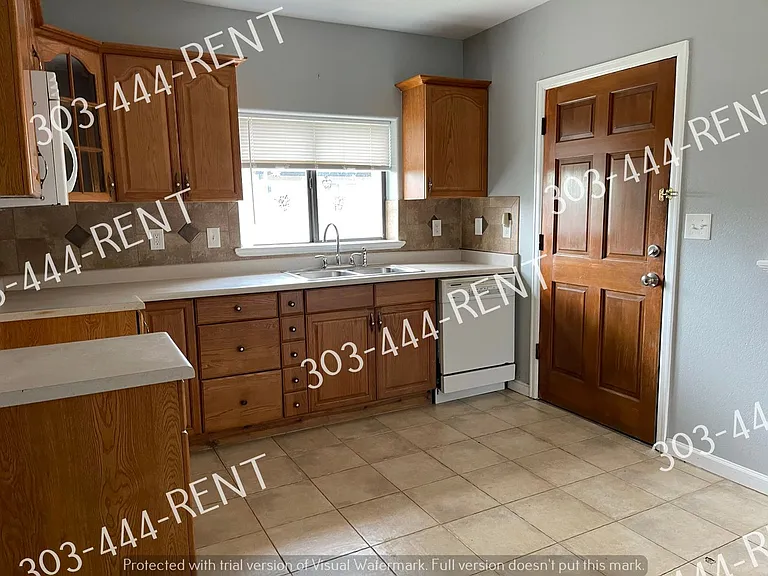 1357 Newton St — Photo 7