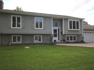 121 Ann St, Cary, IL 60013