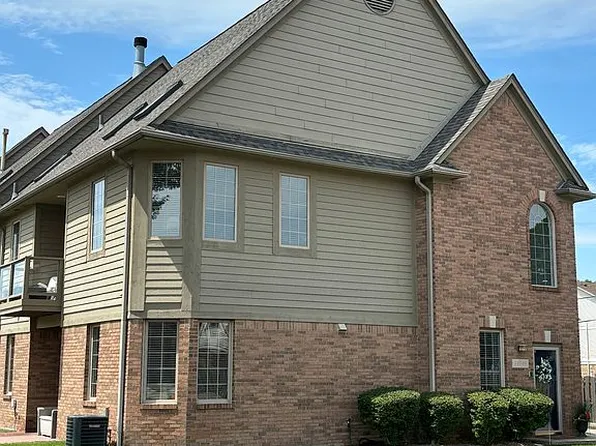34696 Bay Vista Dr, Harrison Township, MI 48045