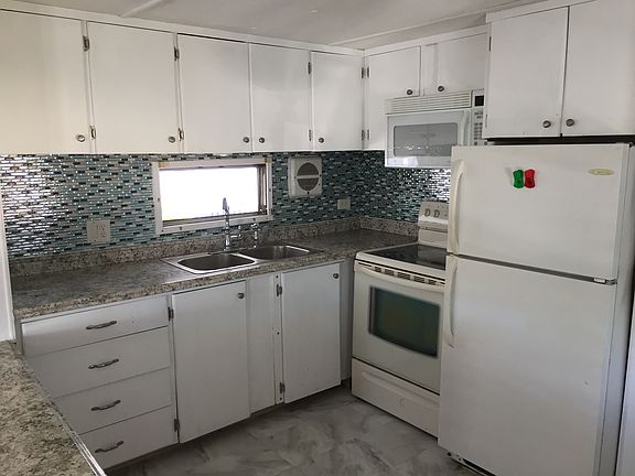 5th image of 670 Bond St