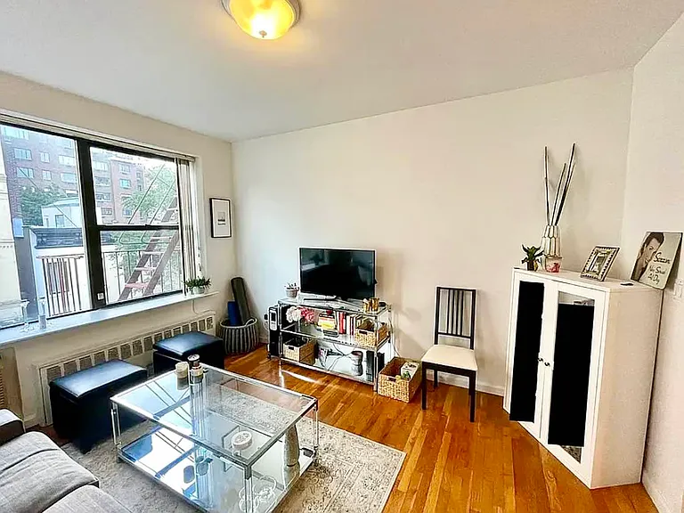 500 1/2 E 84th St #4B — Photo 3