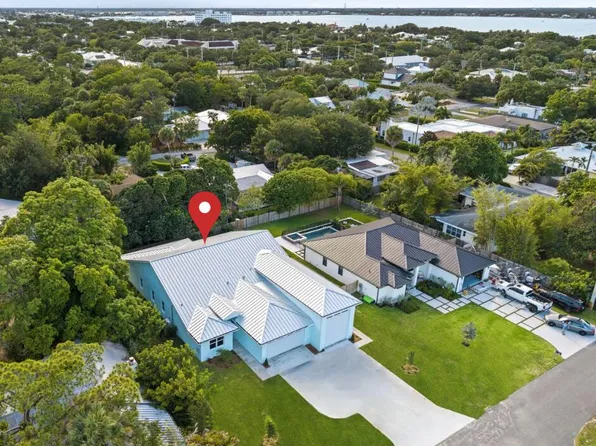 516 SE Alamanda Way, Stuart, FL 34996