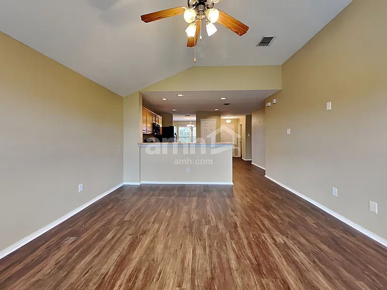 925 Hawthorne Rd — Photo 5