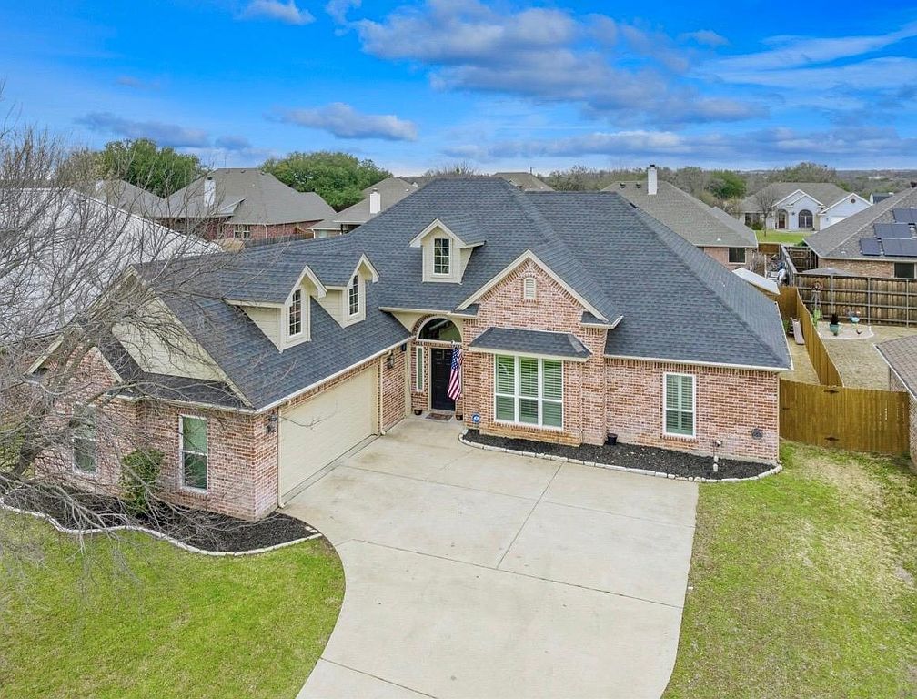 205 Wayne Dr - Property Image