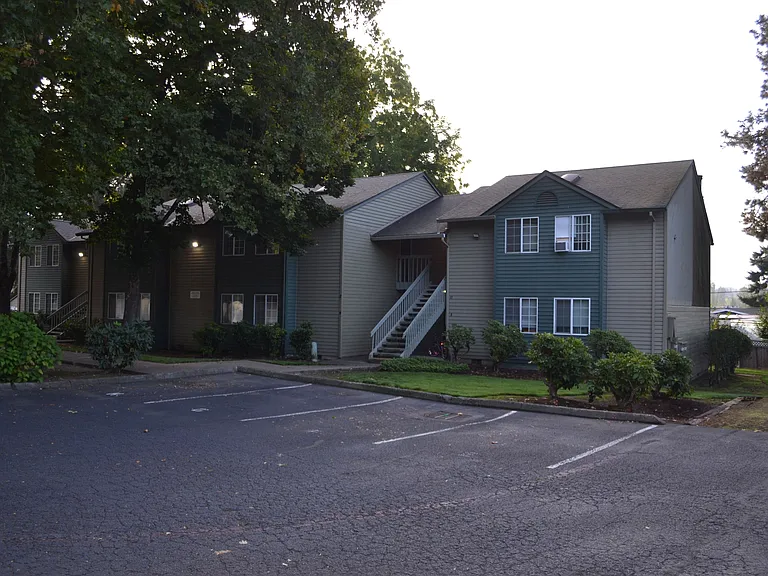 London Pointe Apartments — Photo 31