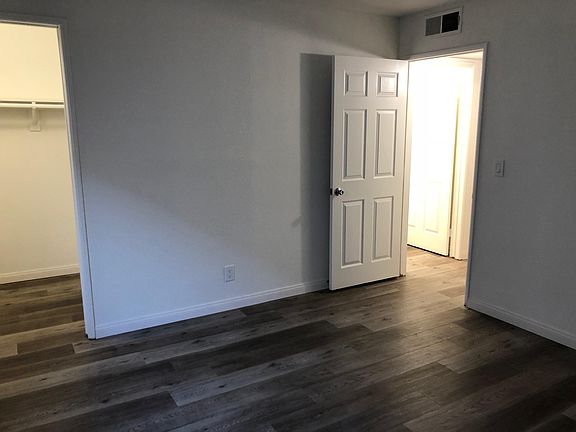 5th image of 21039 Bryant St #102