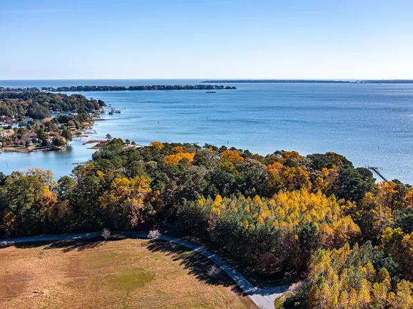 45-13 Bland Point Rd, Deltaville, VA 23043
