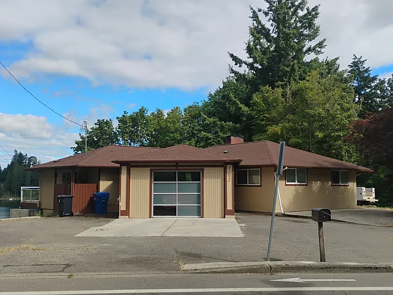 4202 Henderson