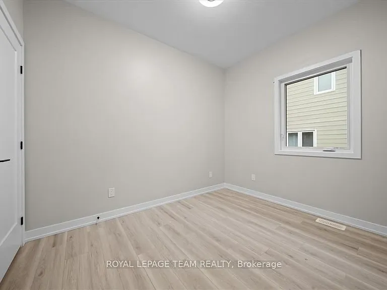 304 Lanark Ave #D — Photo 18