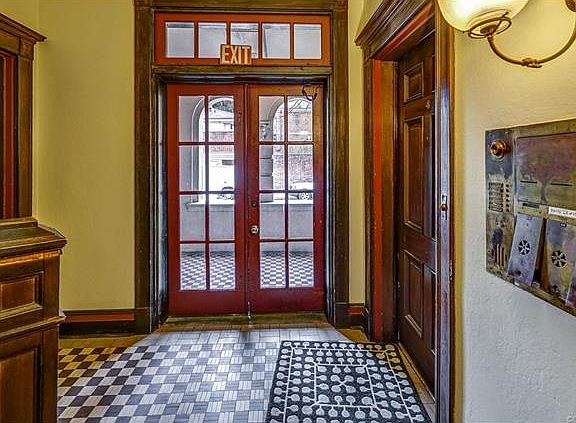 5th image of 2235 Monument Ave #U8