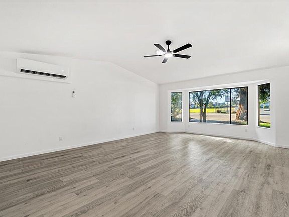 4th image of 1563 Murray Rd