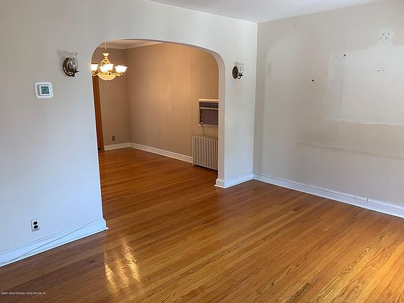 3rd image of 42 Sawyer Ave