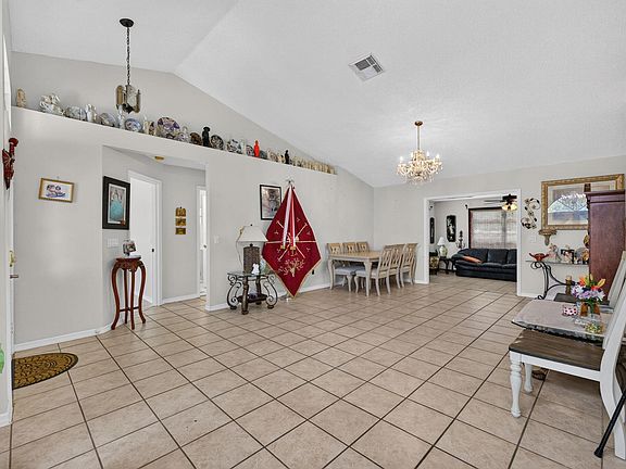 4th image of 514 NW FERRIS Drive