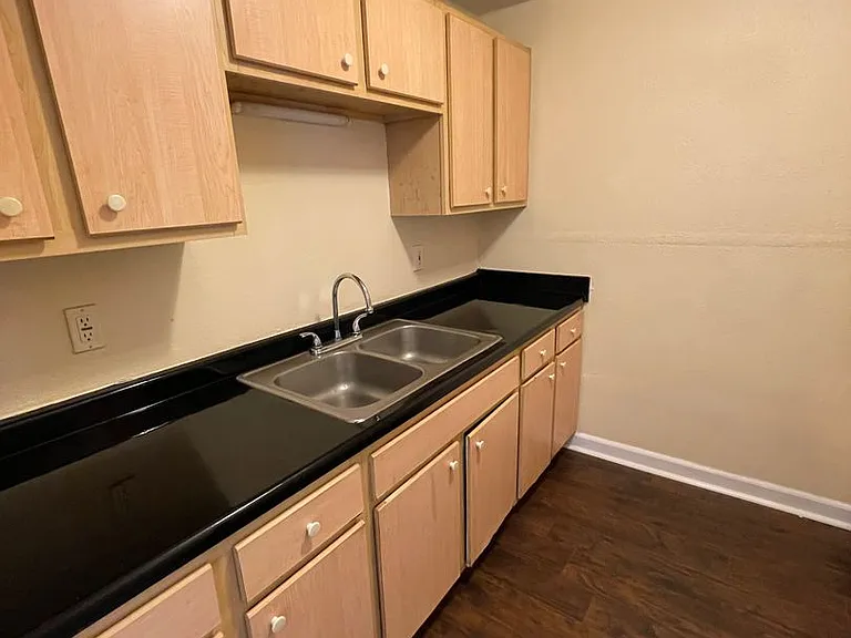 Abbott Acres Apartments — Photo 17