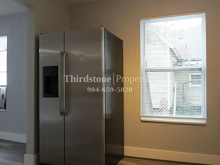 1225 E 14th St — Photo 9