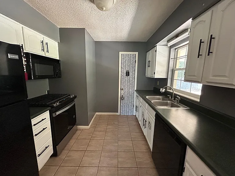 612 NW 9th Ct — Photo 6