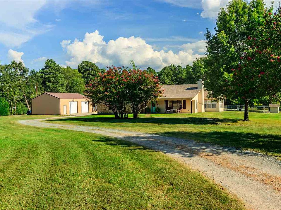 1st image of 290 Oakwood Dr