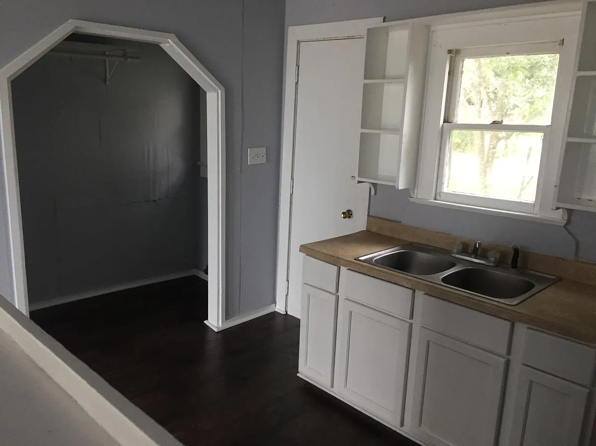 235 NW 2nd Street — Photo 4