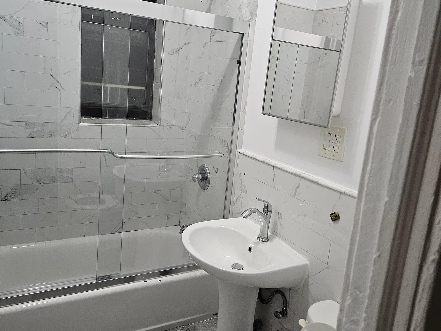 1371 Virginia Ave — Photo 3