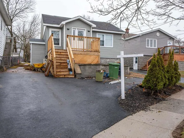 3658 Albert St, Halifax, NS B3K 3N8