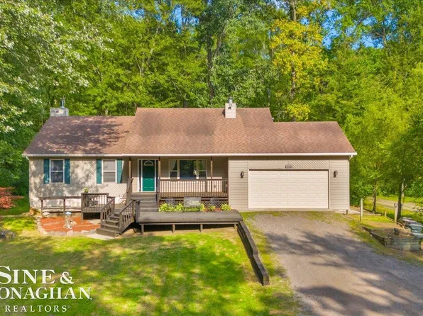 8759 Morrow Rd, Algonac, MI 48001