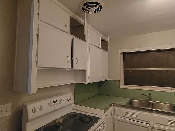 2nd image of 7109 Waikiki Rd