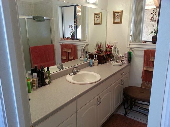 3rd image of 479 Louise Ave