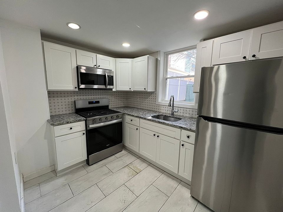 1st image of 23 Westervelt Pl #7E