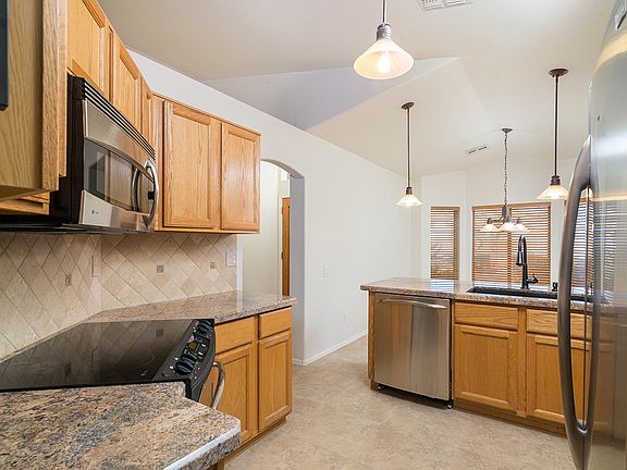 4th image of 4715 E Briarwood Ter
